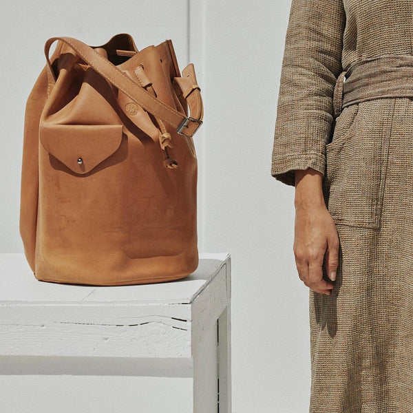 Large Desert Totem Bucket Handbag In Caramel Eco Leather - Mojave Desert Skin Shield