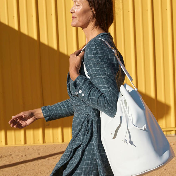 Large Desert Totem Bucket Handbag In Silver Ash Italian Leather - Mojave Desert Skin Shield